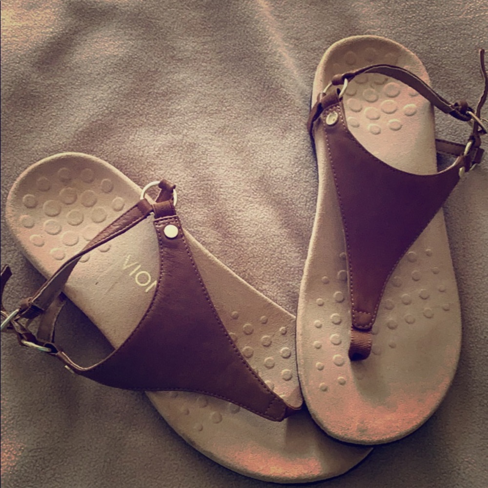 VIONIC | Kirra  Back-strap T-Strap Sandals Brown